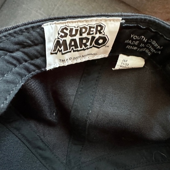 Nintendo Super Mario Black Hat SnapBack Youth - Picture 3 of 4